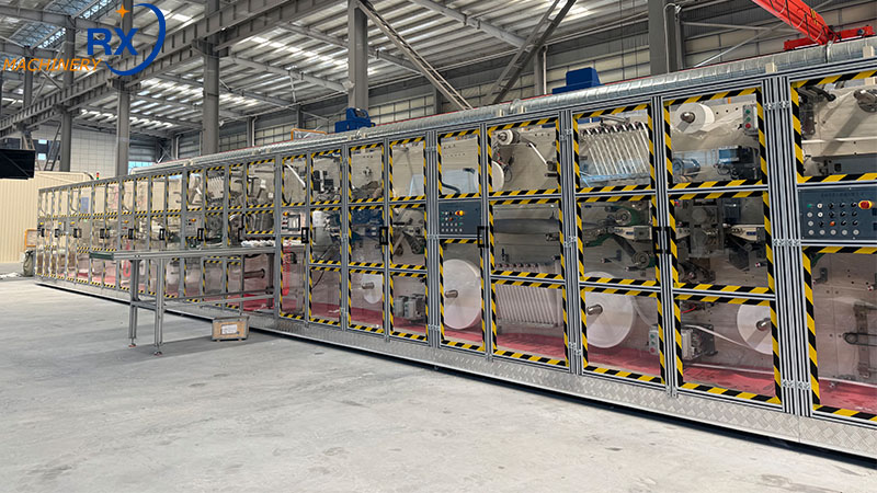 مشتریان هندی برای بازرسی دستگاه دستمال بهداشتی از ماشین آلات RX بازدید می کنند